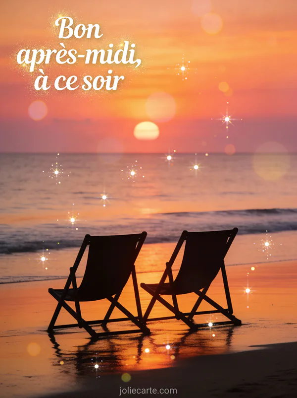 Coucher de soleil sur plage avec deux transats en silhouette face à l'océan