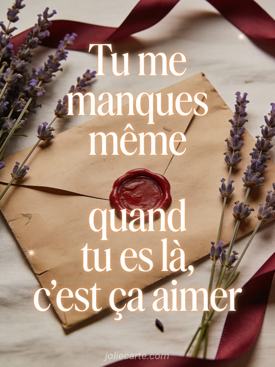 Enveloppe ancienne avec cachet de cire rouge et brins de lavande sur papier kraft avec le texte Tu me manques