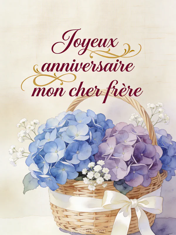 Arrangement d'hortensias bleus et mauves dans un panier en osier avec gypsophile et ruban de satin ivoire