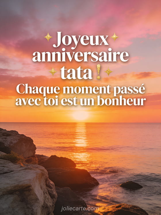 Texte Joyeux anniversaire tata en lettres blanches et dorées devant un coucher de soleil spectaculaire sur la mer avec reflets orangés