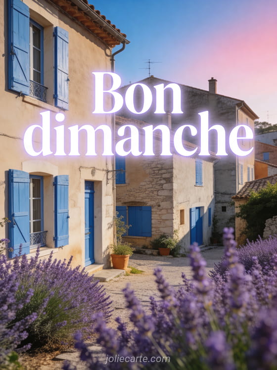 Petit village provençal avec volets bleus et lavandes en premier plan sous une lumière chaude avec le texte Bon dimanche