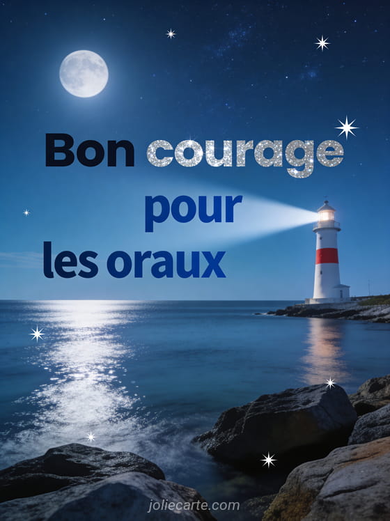 Phare blanc et rouge au bord de la mer sous un ciel étoilé avec reflets argentés de la lune sur l'eau et le texte Bon courage pour les oraux