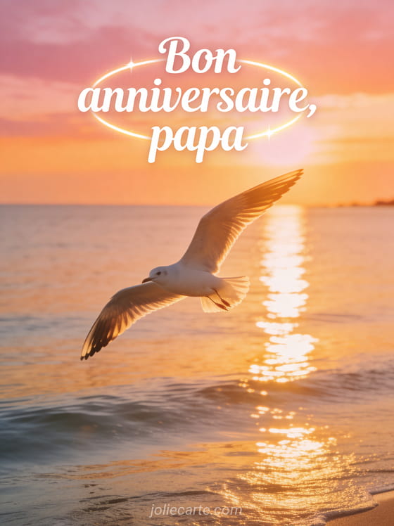 Paysage de bord de mer au coucher du soleil avec des reflets dorés sur l'eau calme et une mouette qui plane