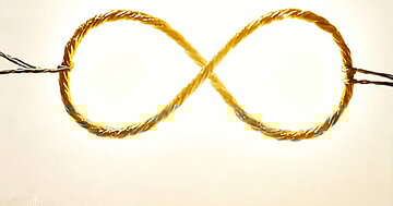 « Que leur lumière demeure, les souvenirs de ceux que l'on aime... »