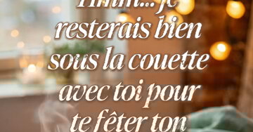 Petit-déjeuner au lit cocooning avec bougies guirlandes lumineuses gâteau et texte anniversaire intime