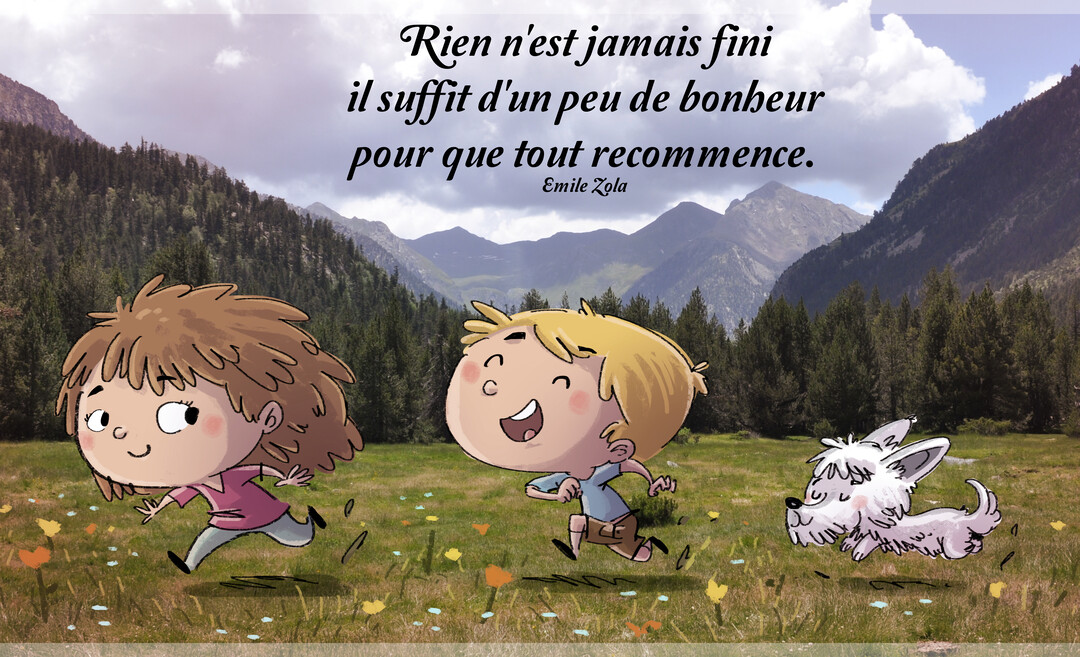 Deux enfants et un petit chien de style dessin animé courent joyeusement dans un pré fleuri devant un paysage de montagnes verdoyantes.
