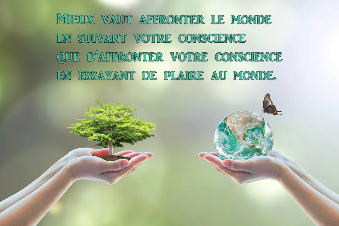 Sur un fond vert flouté, deux mains tiennent un jeune arbre et la planète Terre, surmontées d'une citation sur la conscience.