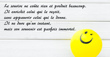 Aperçu de la carte : « Le sourire ne coûte rien, enrichit celui qui le reçoit sans appauvrir celui qui le donne... »