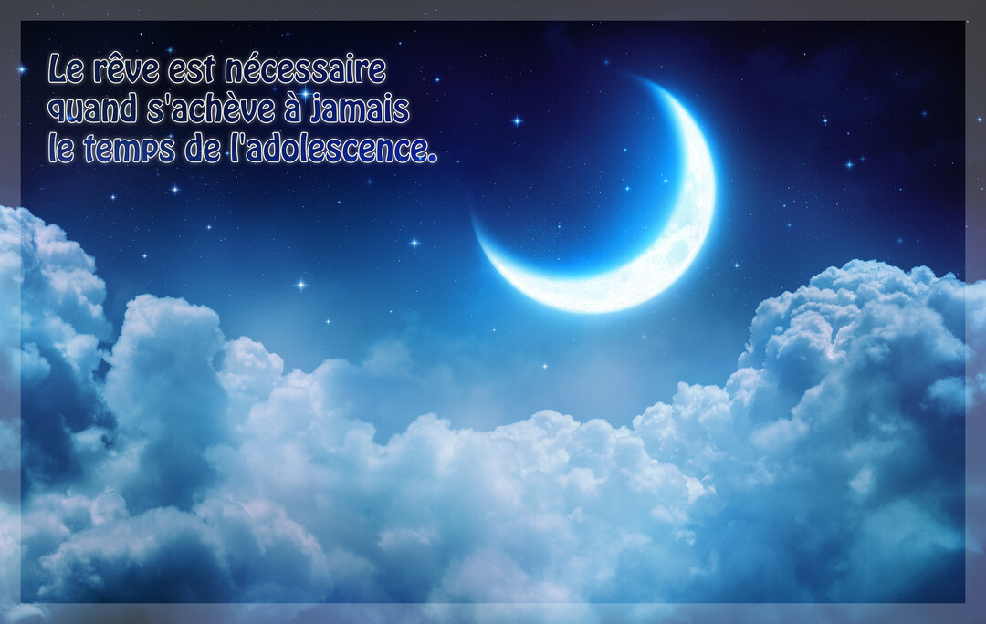 Un ciel de nuit bleu foncé parsemé d'étoiles, avec un grand croissant de lune lumineux au-dessus d'une mer de nuages blancs.