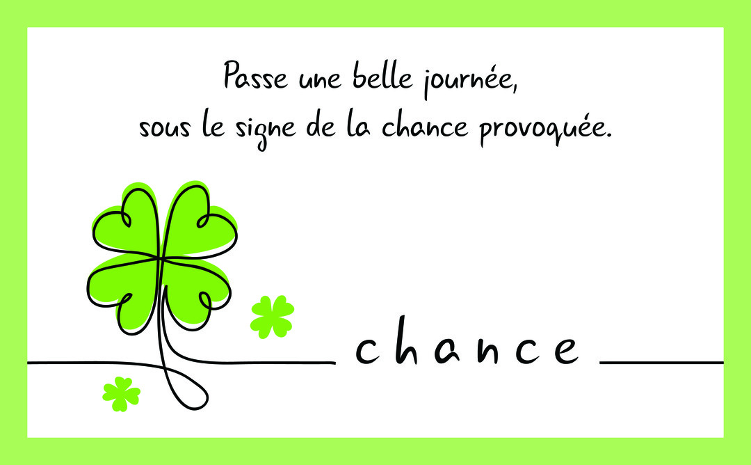 Une carte avec un cadre vert clair, un dessin au trait d'un trèfle à quatre feuilles et une inscription manuscrite souhaitant une bonne journée chanceuse.