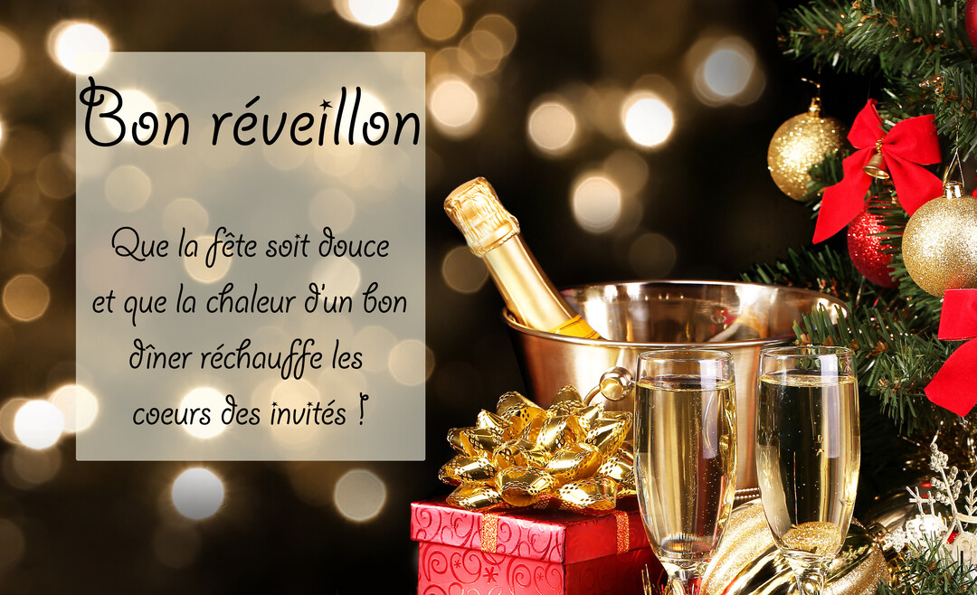 Une scène festive de réveillon avec une bouteille de champagne, deux flûtes, un cadeau rouge et un sapin de Noël décoré.