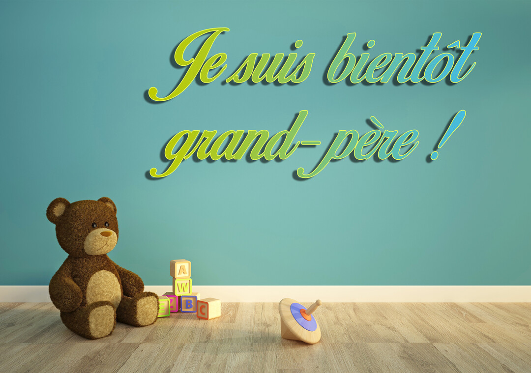 Une scène intérieure montre un ours en peluche et des jouets sur un parquet, avec un texte annonçant une future paternité au second degré.