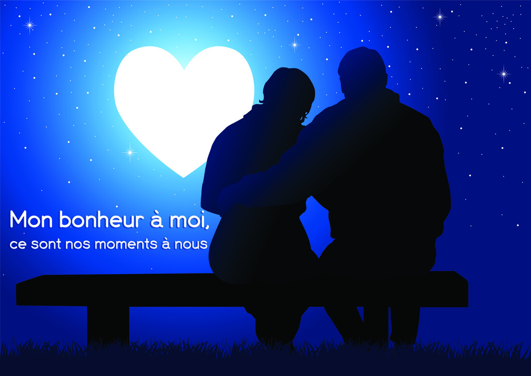 Silhouette d'un couple assis tendrement sur un banc la nuit, regardant une lune lumineuse en forme de cœur sous un ciel étoilé.