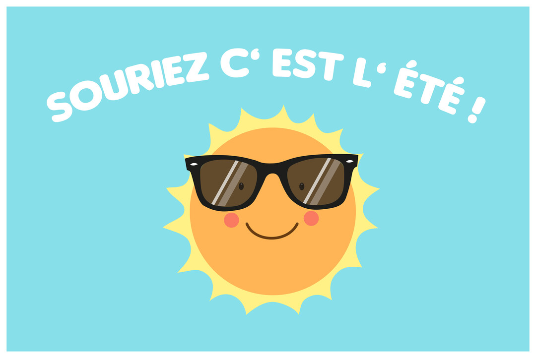 Un soleil de style dessin animé, souriant avec des joues roses et des lunettes de soleil noires, sur un fond bleu ciel.