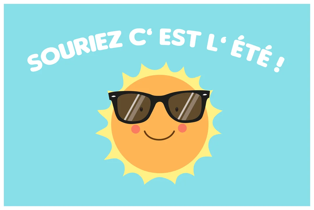 Un soleil de style dessin animé, souriant avec des joues roses et des lunettes de soleil noires, sur un fond bleu ciel.