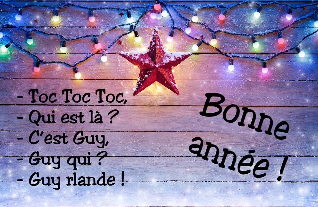 Une composition festive montrant des guirlandes lumineuses colorées et une étoile rouge sur un fond en bois, avec un jeu de mots pour le Nouvel An.