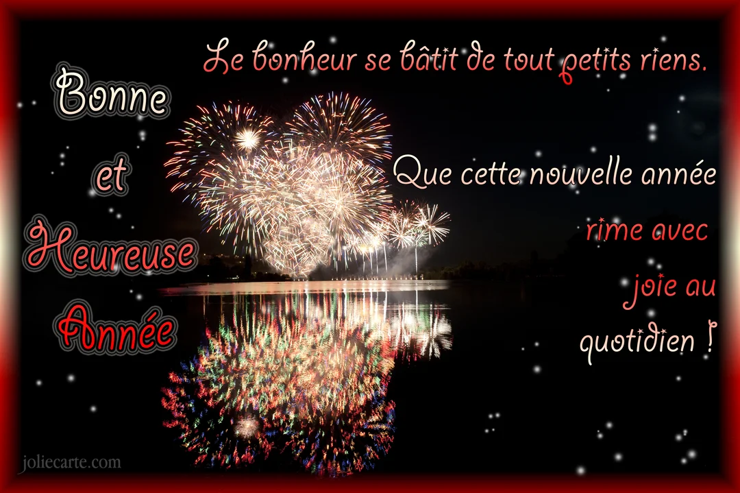 Une scène nocturne avec des feux d'artifice multicolores explosant au-dessus d'un lac, avec des vœux de bonne année inscrits en superposition.