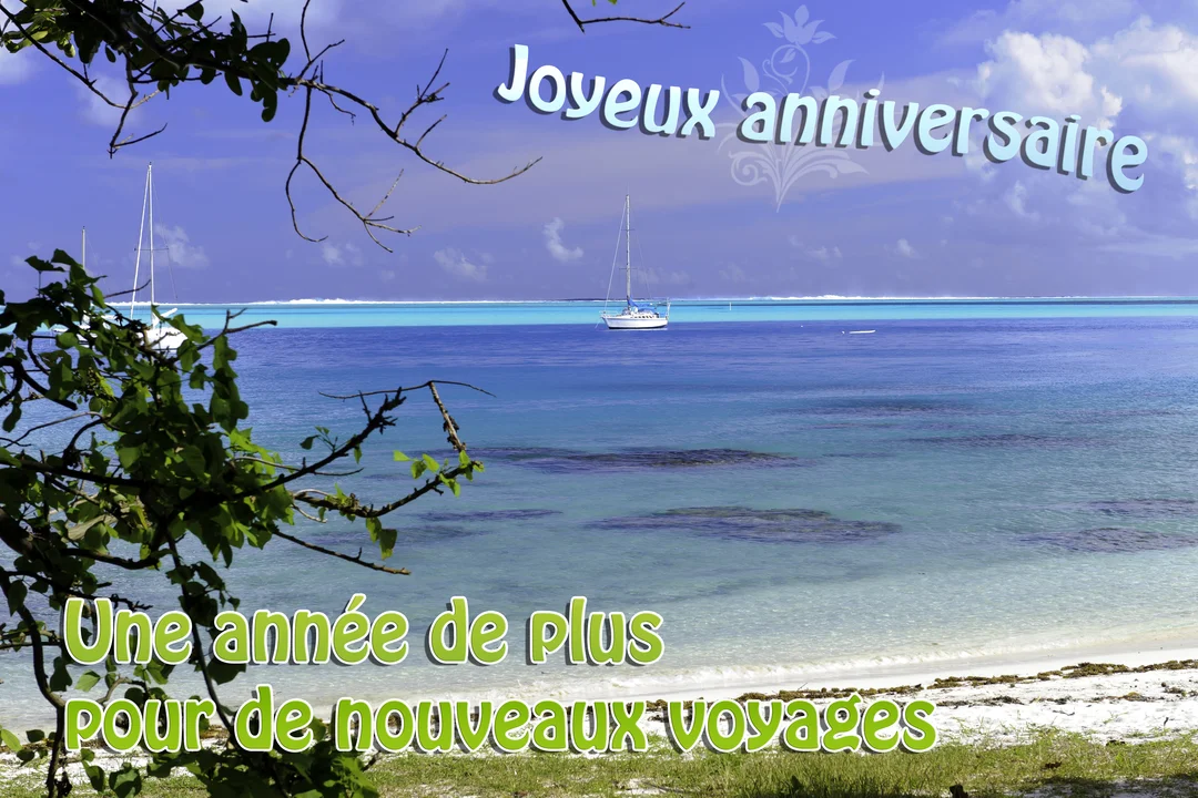 Paysage de carte postale d'une plage tropicale avec un voilier sur une mer turquoise, sous un ciel bleu avec un texte de vœux.