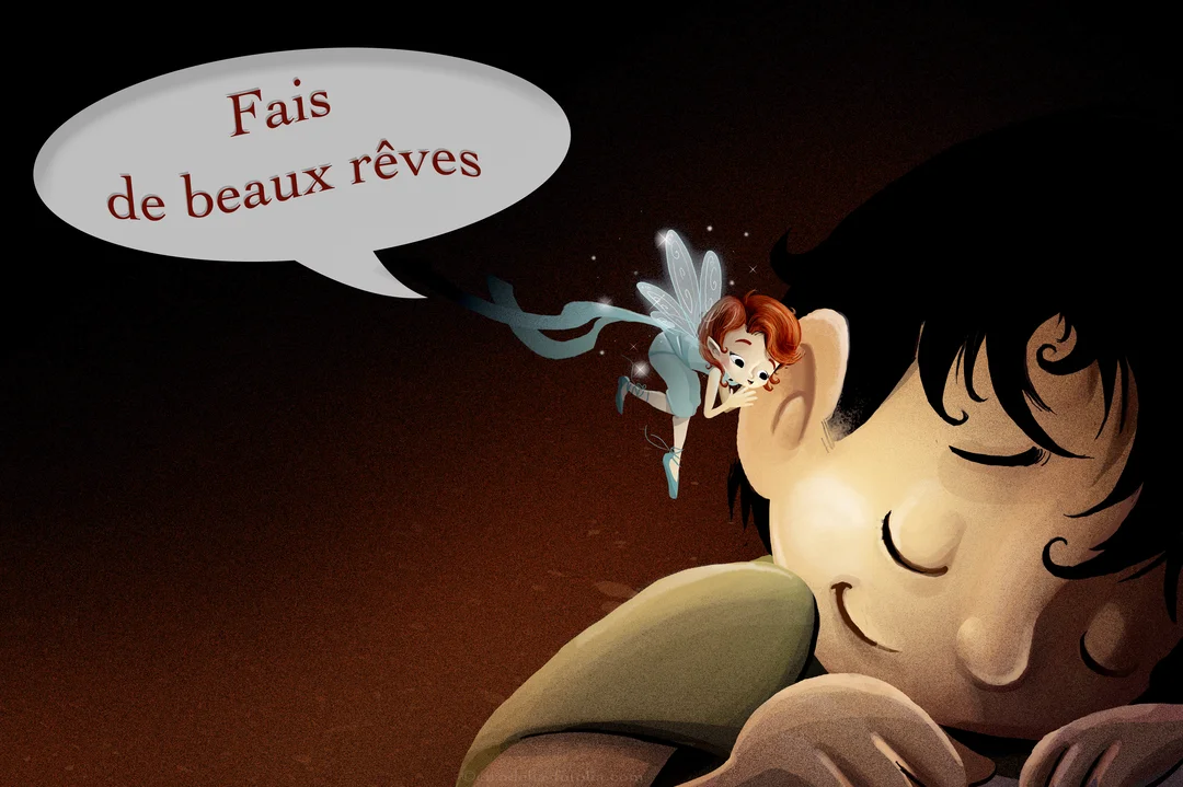 Illustration d'une fée aux cheveux roux murmurant à l'oreille d'une personne endormie, sur un fond sombre et chaleureux avec une bulle de texte.