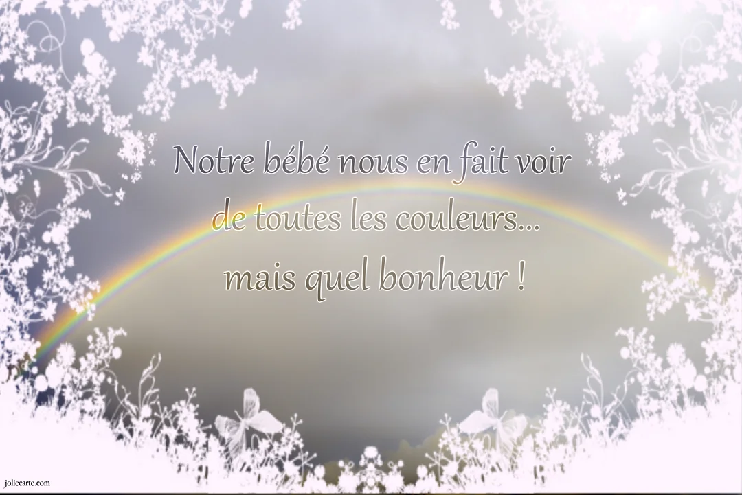 Une carte de naissance poétique avec un arc-en-ciel et des silhouettes florales blanches encadrant un message touchant sur la parentalité.