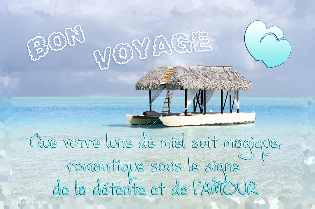 Une scène tropicale montrant un catamaran avec une cabane au toit de chaume flottant sur une mer turquoise sous un ciel nuageux.
