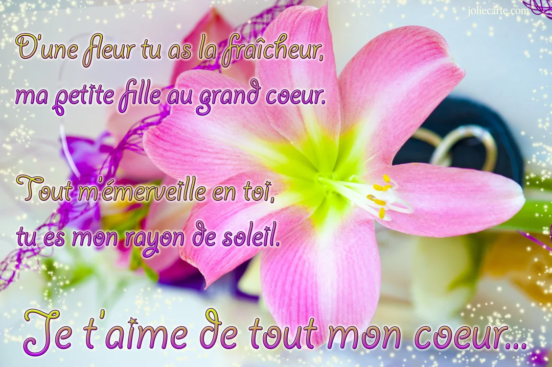 Gros plan sur une fleur de lys rose au cœur vert-jaune, rehaussée d'effets scintillants et d'un tendre poème pour une petite-fille.