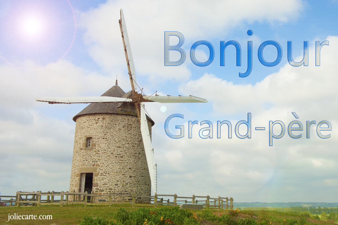 Un moulin à vent traditionnel en pierre se dresse sous un ciel bleu parsemé de nuages, avec un soleil éclatant en haut à gauche.