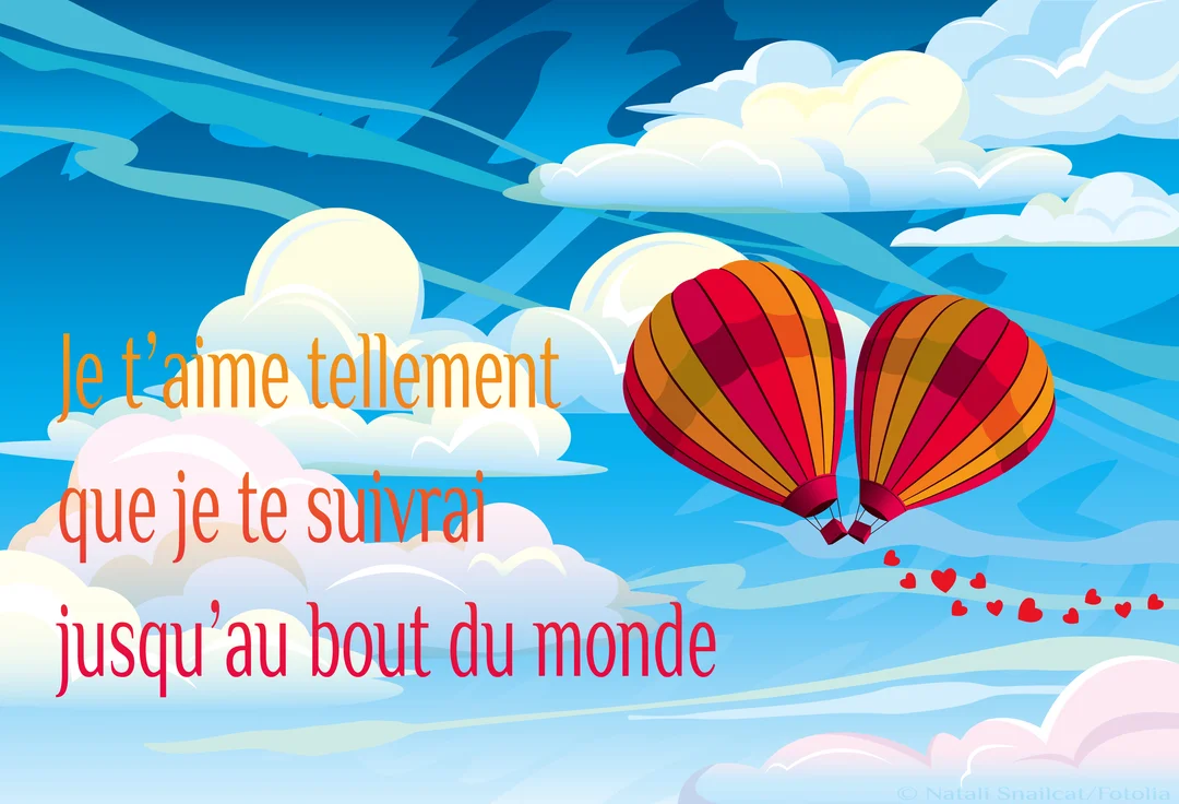 Deux montgolfières rouge et orange volent côte à côte dans un ciel bleu nuageux, avec une traînée de petits cœurs rouges derrière elles.