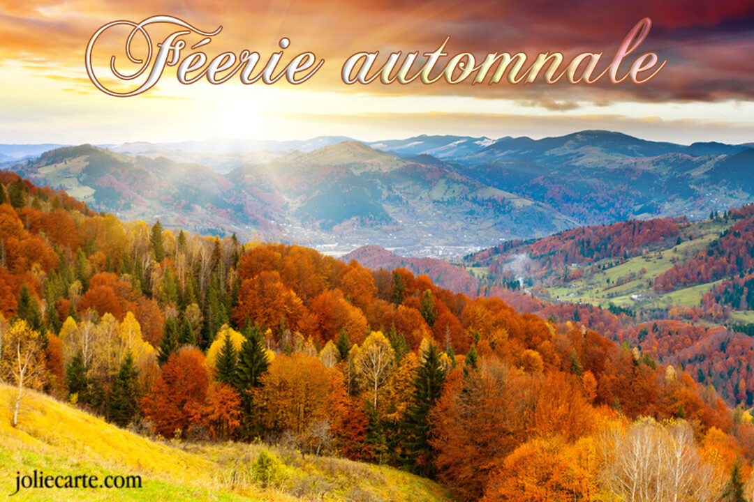 Une vue panoramique d'une vallée montagneuse en automne, avec des forêts colorées et un soleil éclatant perçant à travers les nuages.