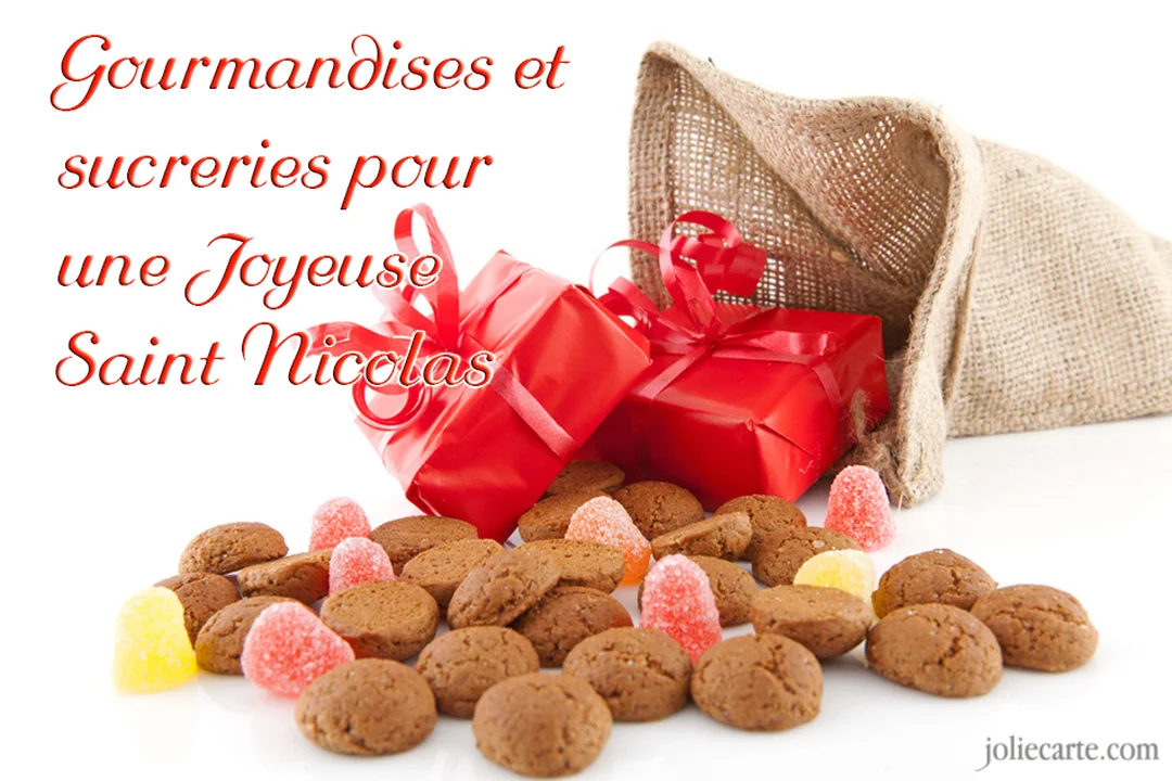 Sur un fond blanc, des biscuits et des bonbons sont disposés devant un sac en toile de jute contenant deux paquets cadeaux rouges.