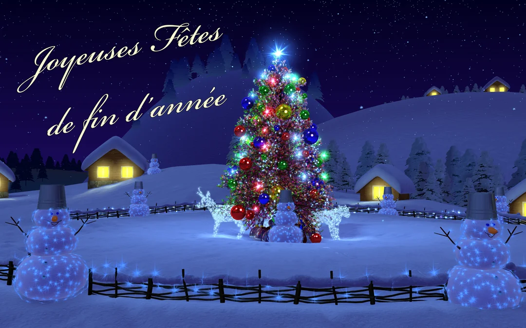 Un paysage nocturne et enneigé d'un village de Noël, avec un sapin central brillamment décoré, des chalets et des bonshommes de neige.