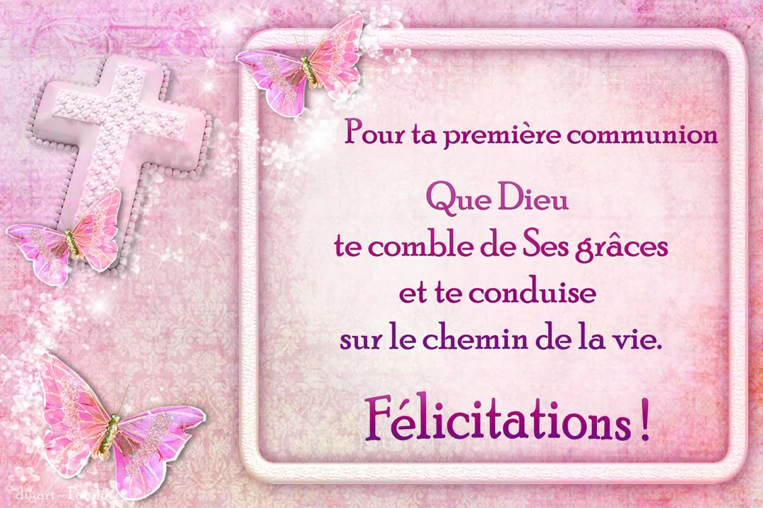Une carte de communion sur un fond rose scintillant, illustrée d'une croix, de papillons et d'un message de félicitations encadré.