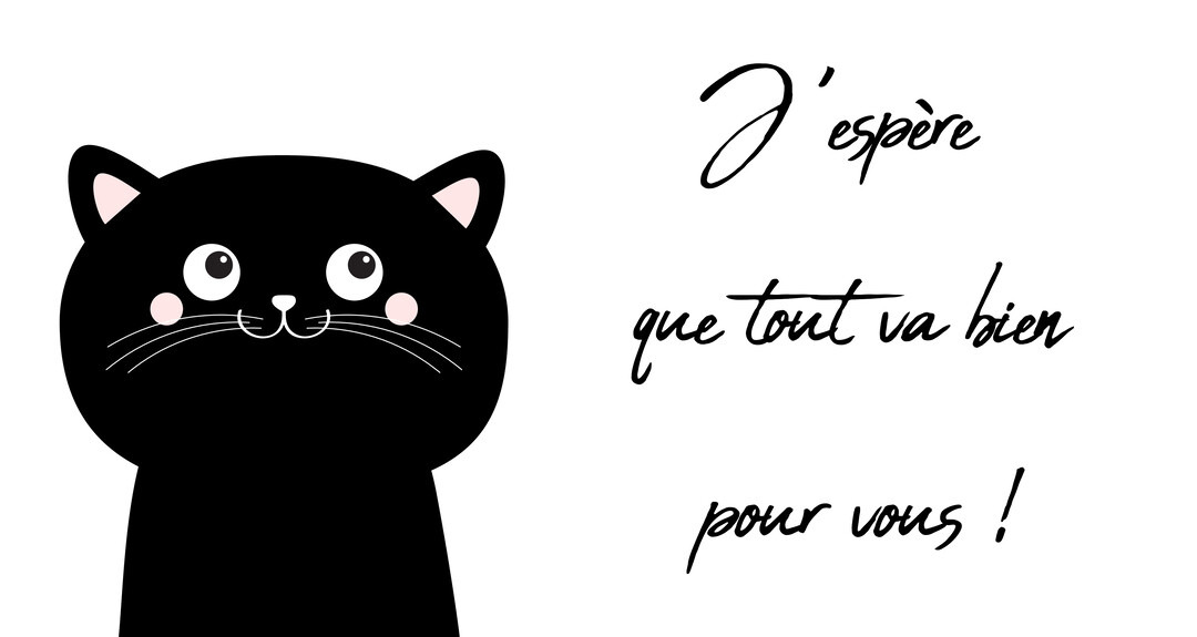 Sur un fond blanc, un chat noir aux joues roses et grands yeux regarde vers le haut, à côté d'un message manuscrit.