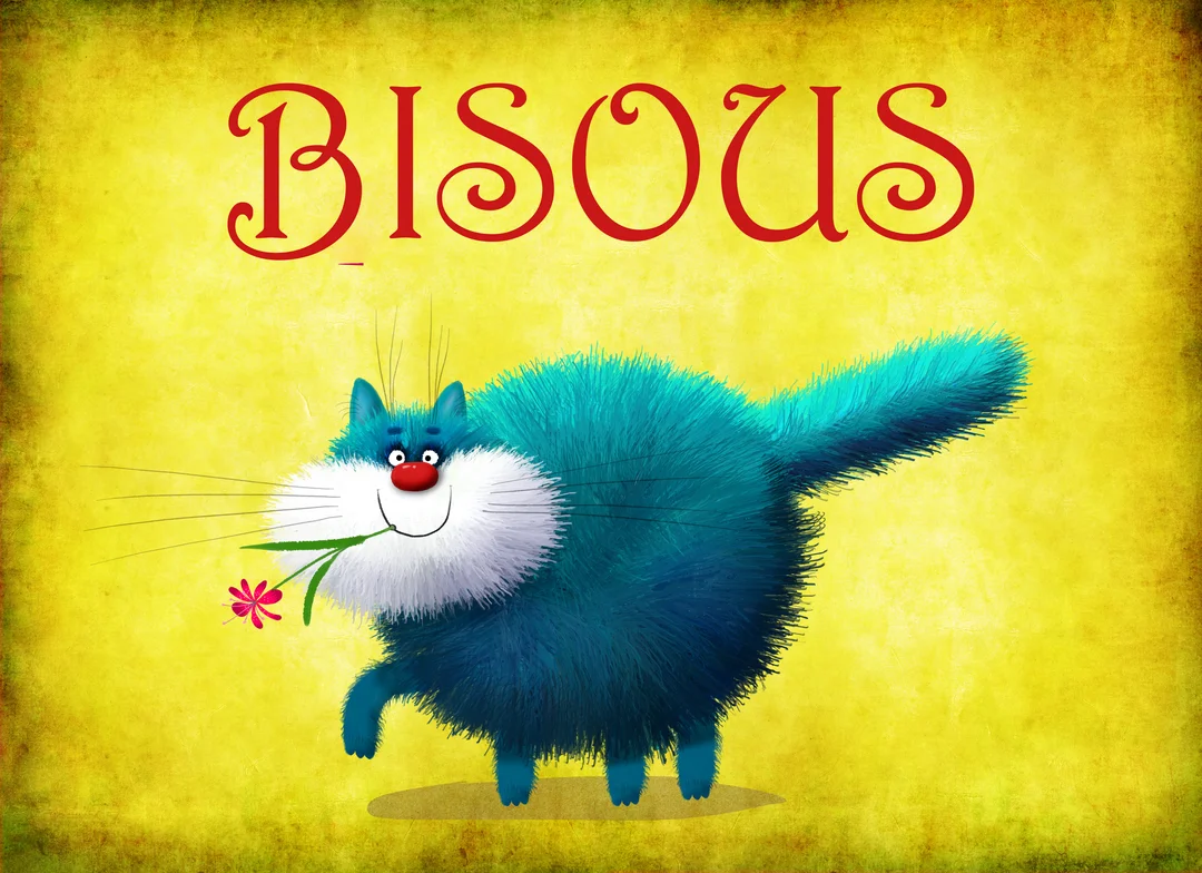 Un chat bleu très poilu et souriant, avec un gros nez rouge, se tient debout en tenant une petite fleur rose dans sa bouche.