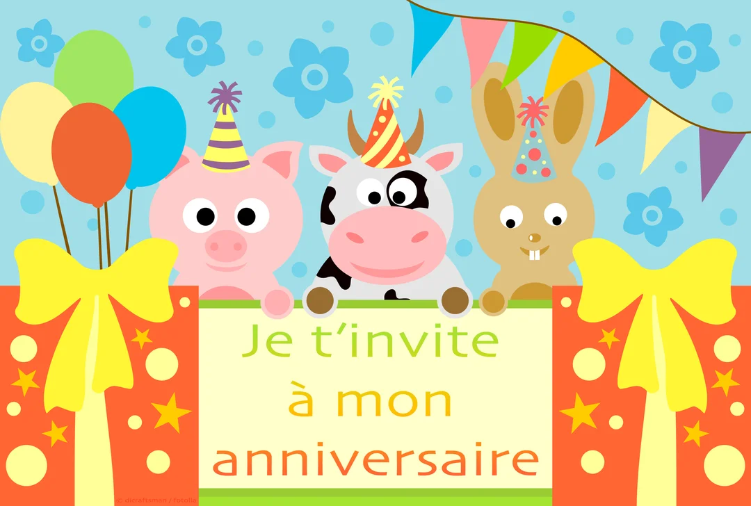 Une illustration enfantine montre un cochon, une vache et un lapin avec des chapeaux de fête, tenant une pancarte d'invitation d'anniversaire.