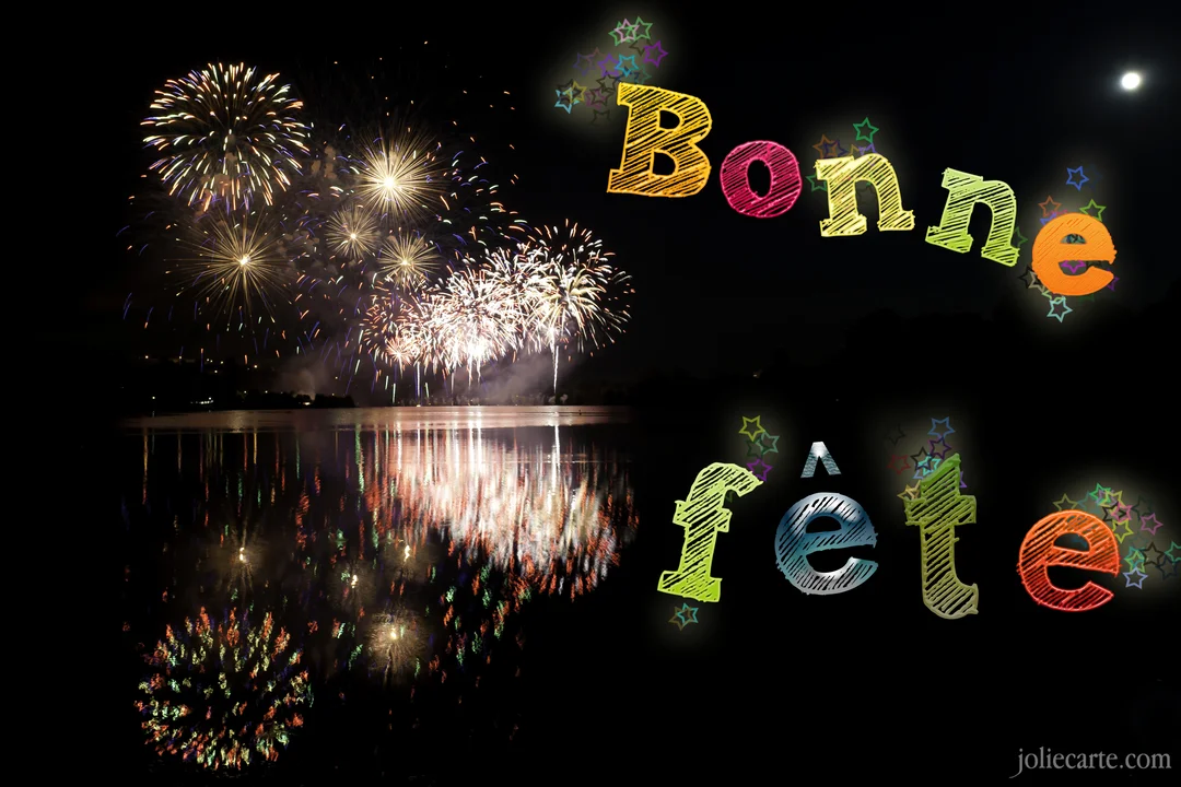 Un feu d'artifice multicolore explose dans le ciel nocturne au-dessus d'un lac, avec le texte coloré 'Bonne fête' superposé.
