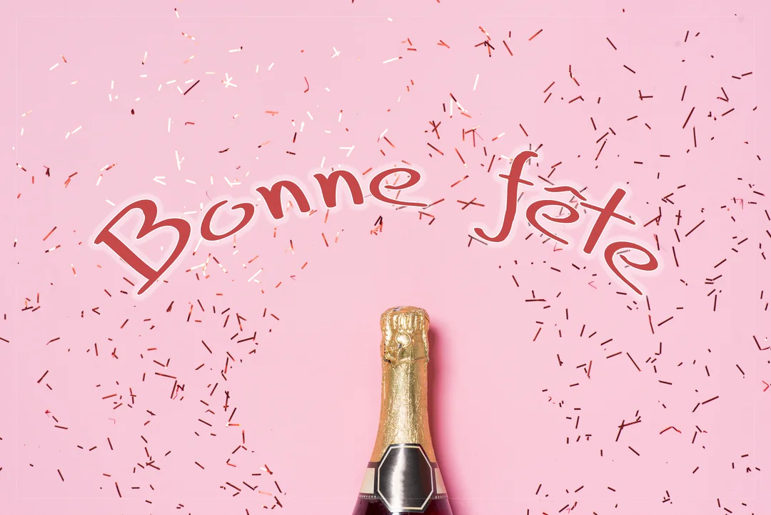 Vue de dessus d'une bouteille de champagne sur fond rose, avec le texte 'Bonne fête' et des confettis scintillants couleur or rose.