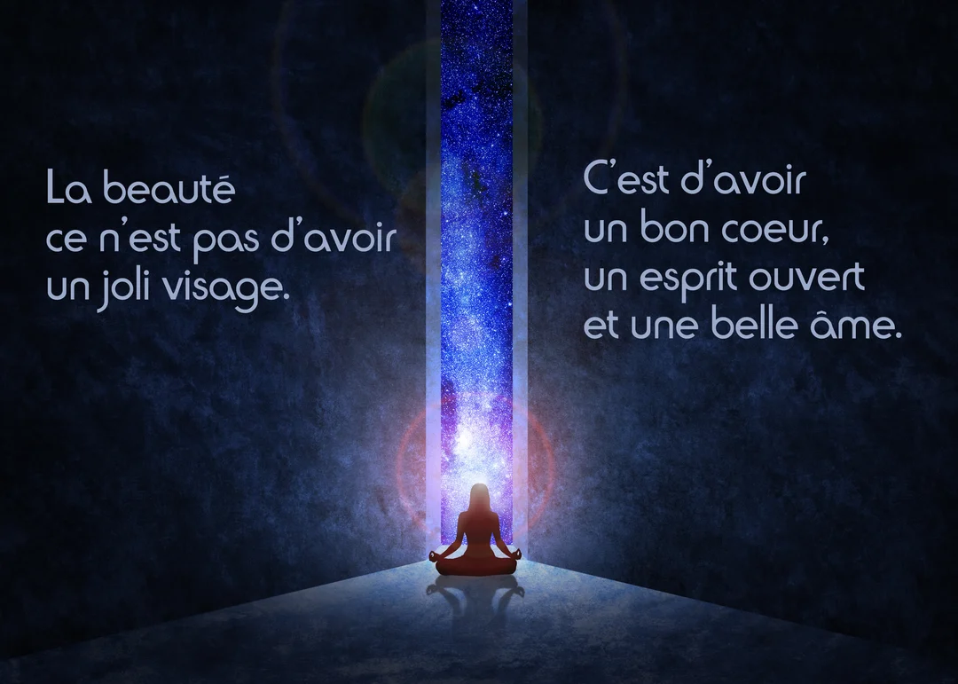 Une silhouette médite en position du lotus, illuminée par un faisceau de lumière galactique, avec une citation sur la beauté intérieure.