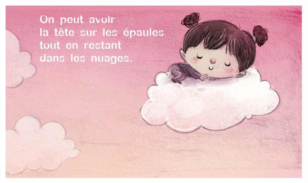 Une illustration douce d'une enfant aux couettes dormant paisiblement sur un nuage blanc, flottant dans un ciel aux teintes rosées et pastel.