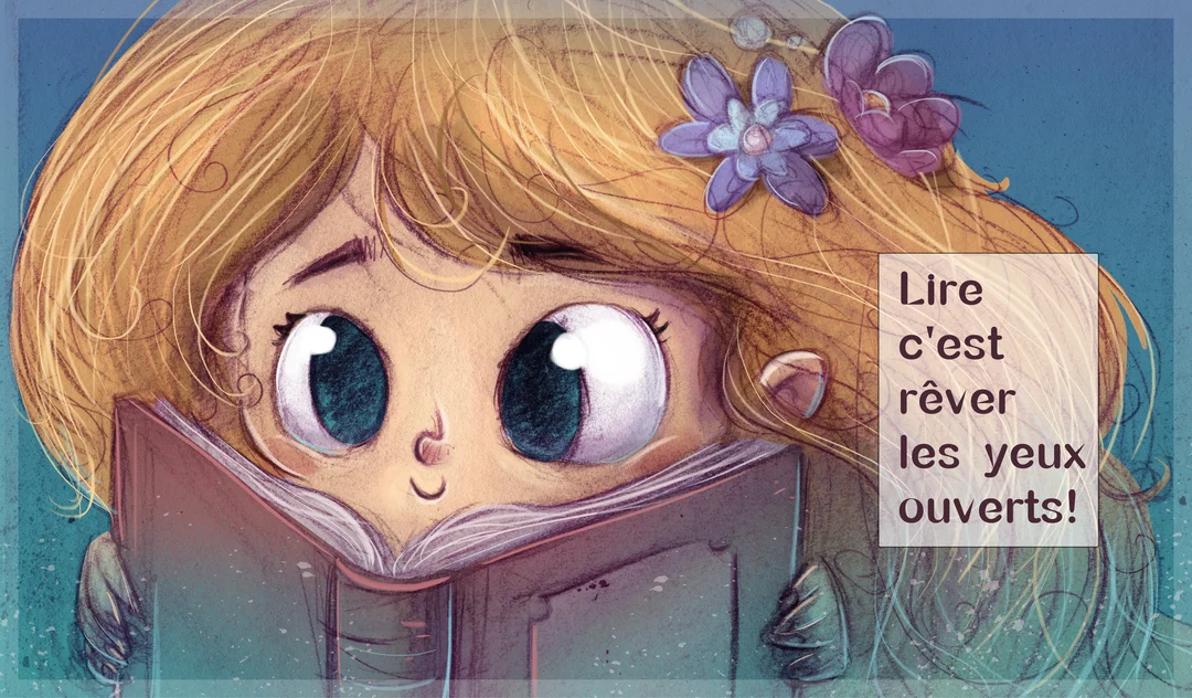 Gros plan sur une jeune fille blonde aux yeux immenses, cachée derrière un livre ouvert, sur un fond bleu texturé avec des fleurs.