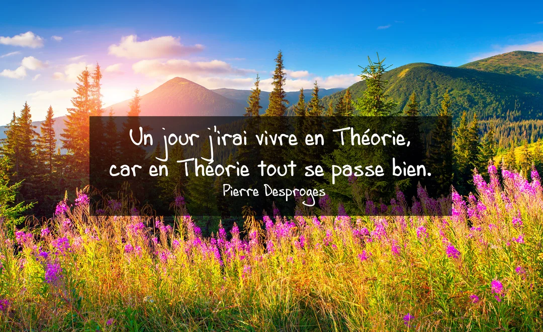 Une citation de Pierre Desproges sur un fond de paysage montagneux avec des sapins et un champ de fleurs roses et violettes au premier plan.