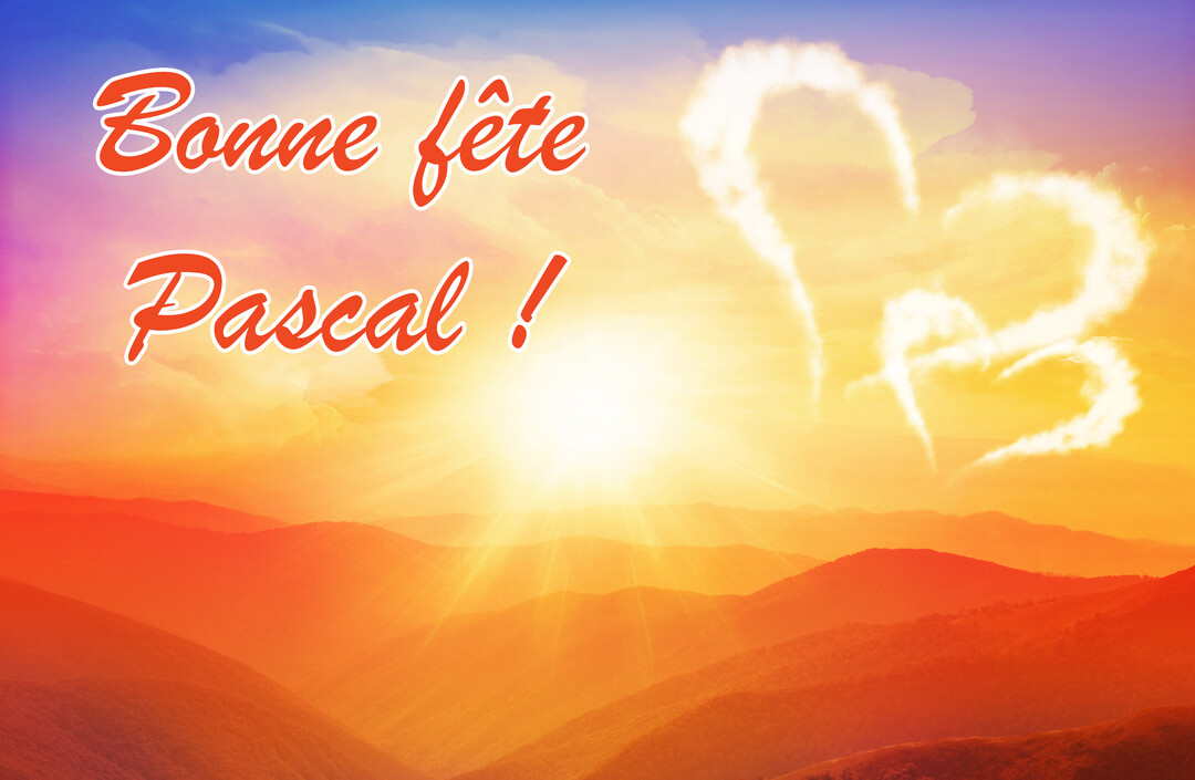 Un paysage montagneux baigné dans la lumière orangée d'un soleil couchant, avec deux cœurs dessinés par des nuages dans un ciel coloré.