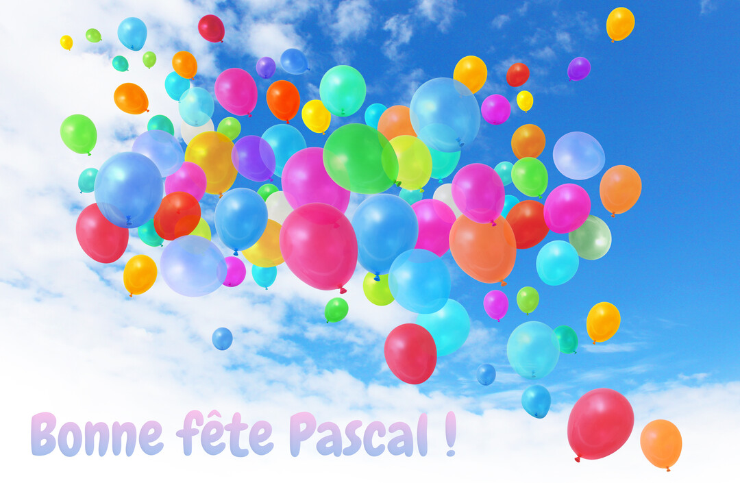 Une multitude de ballons de toutes les couleurs s'envolent joyeusement dans un ciel d'un bleu éclatant, parsemé de quelques nuages blancs.