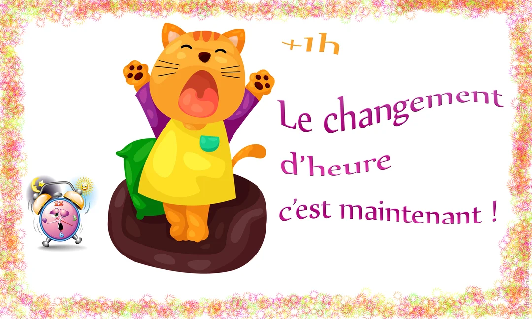 Un chat orange en pyjama bâille à côté d'un réveil fatigué, illustrant le passage à l'heure d'été avec le texte associé.