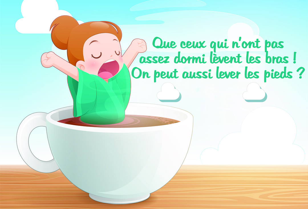 Une femme en dessin animé, l'air fatigué, bâille et s'étire les bras en l'air, assise dans une grande tasse de café.