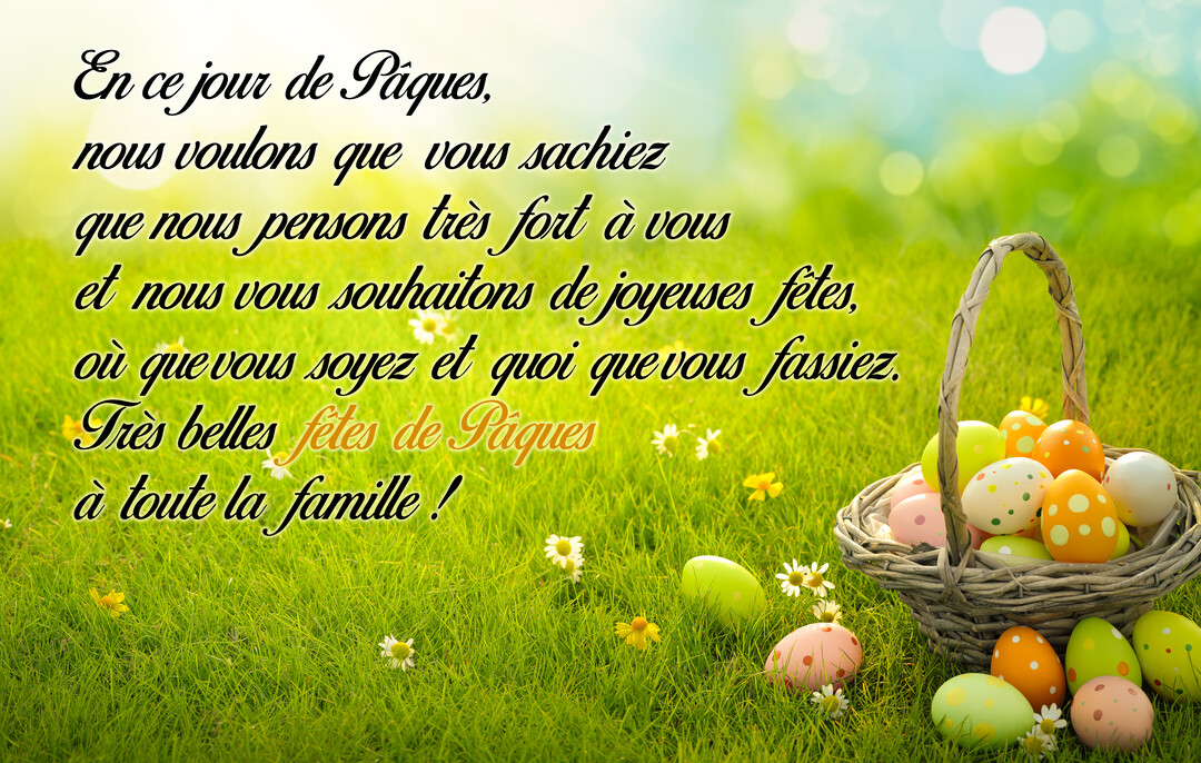 Une scène printanière avec un panier d'œufs de Pâques décorés posé sur une herbe verte et lumineuse, avec un effet bokeh en arrière-plan.