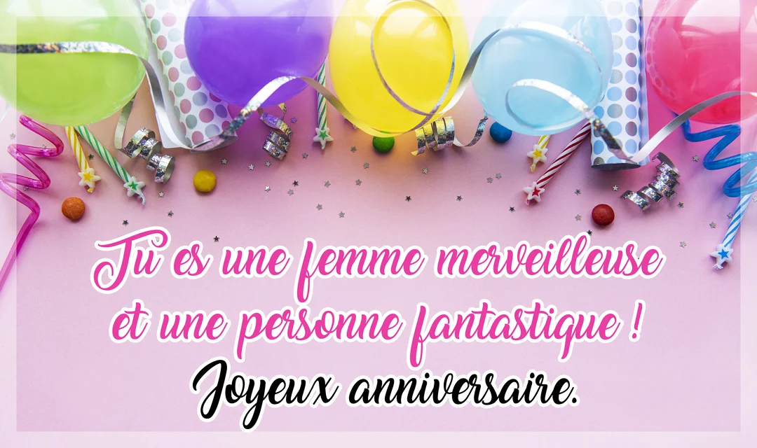 Une composition festive vue de dessus avec des ballons multicolores, des serpentins et des confettis en forme d'étoiles sur un fond rose.