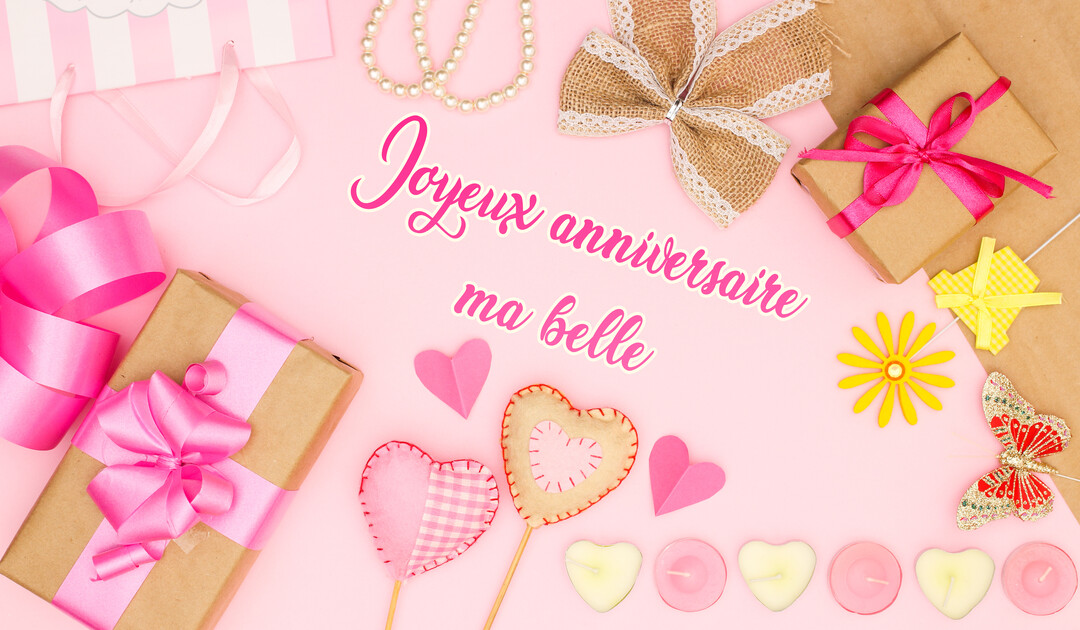 Une composition festive sur fond rose avec des cadeaux, des cœurs, et le message manuscrit 'Joyeux anniversaire ma belle' au centre.